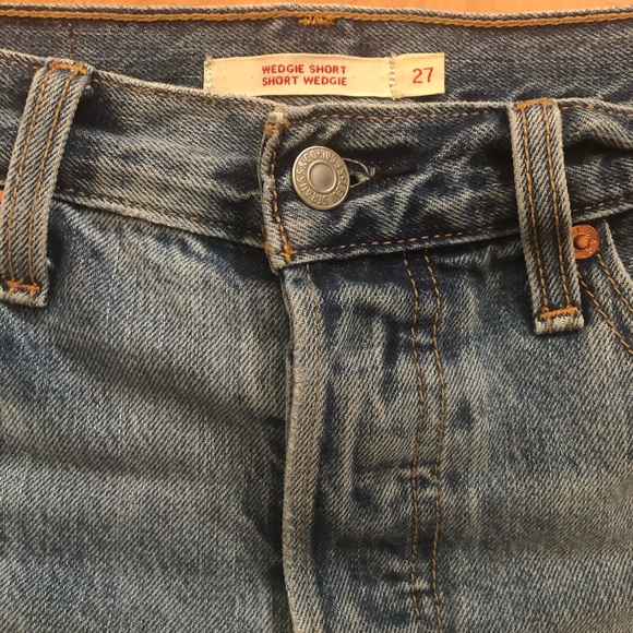 Levi’s Wedgie Jean Shorts - Picture 2 of 6